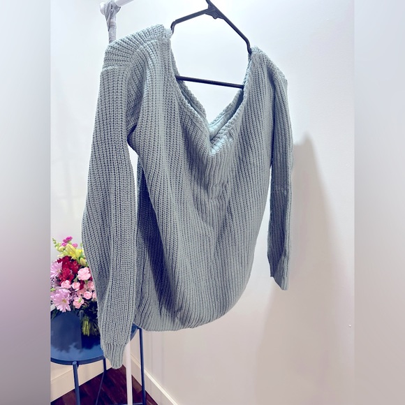 Off shoulder sweater - Picture 3 of 3